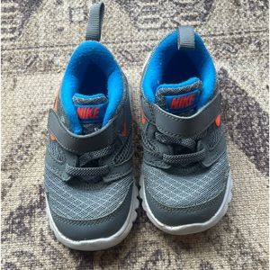 Toddler Nike Tennis shoe